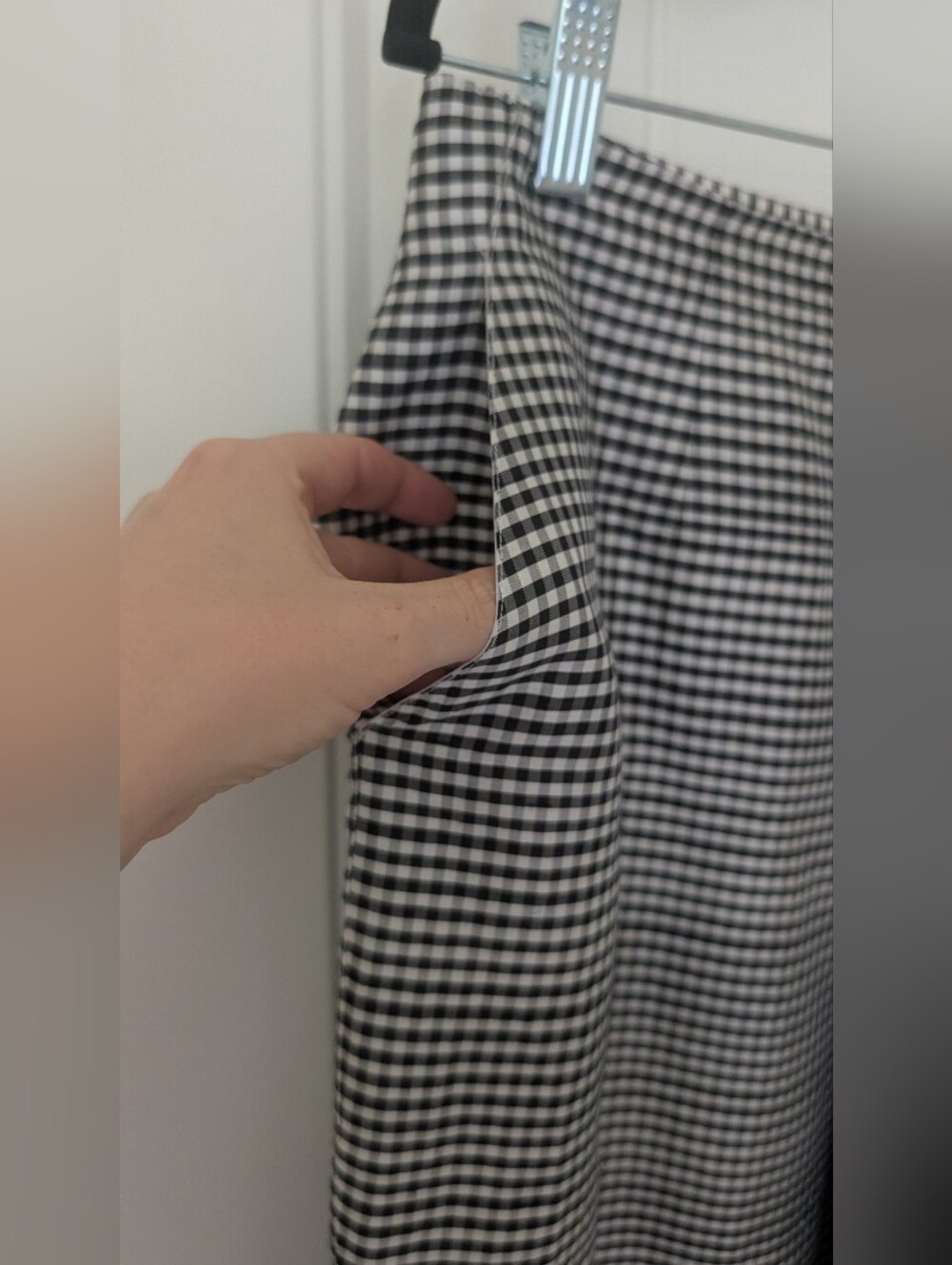 VTG Silk Cropped Tapered Black & White Gingham Pants - Picture 4 of 8